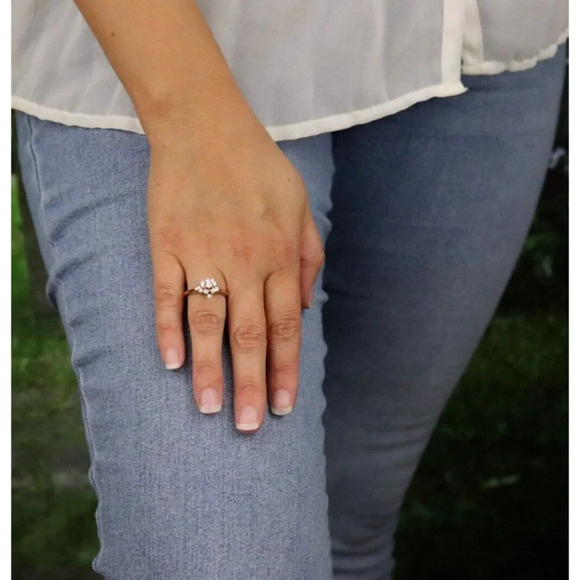 14k Yellow Gold Diamond Cluster Flower Ring Size 6 1/2 - Picture 4 of 8